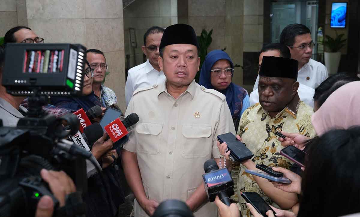 Menteri ATR/BPN, Nusron Wahid, saat memberi keterangan ke awak media.