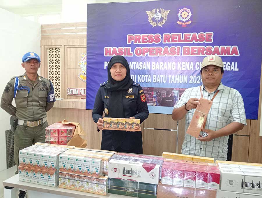 Gelar Operasi Gabungan, Satpol PP Kota Batu dan Bea Cukai Malang Sita 27.476 Batang Rokok Ilegal