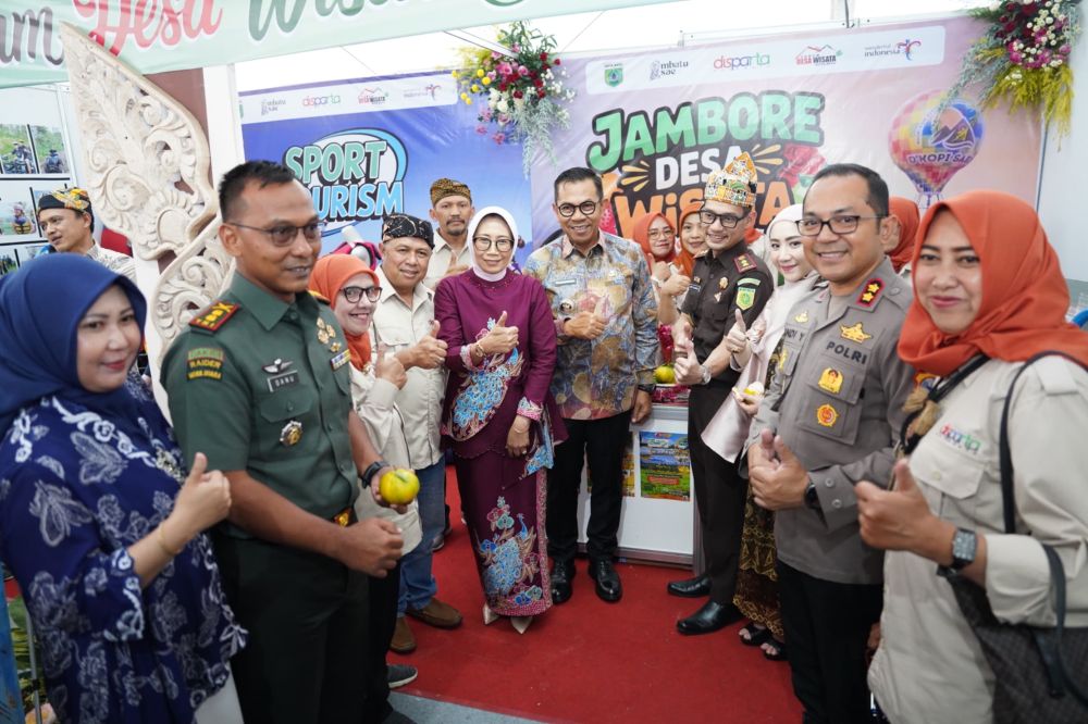 Wali Kota Batu, Nurochman, secara resmi membuka Batu Bisnis Festival 2025 dan Jambore Desa Wisata 2025 di Balai Kota Among Tani