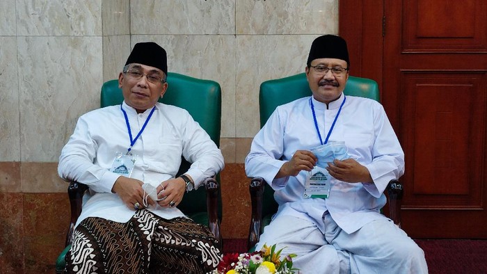 SAAT MASIH AKUR. Ketua Umum PBNU KH Yahya Staquf (Gus Yahya)  dan Sekretaris Jenderal (Sekjen) PBNU Saifullah Yusuf (Gus Ipul). Foto: nahda/detik.com