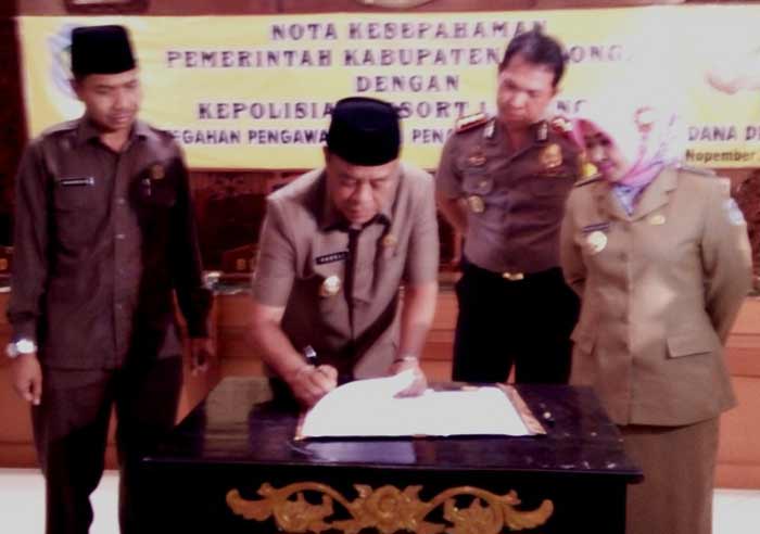 Bupati Fadeli meneken MoU pengawasan Dana Desa kerjasama dengan Polres Lamongan.
