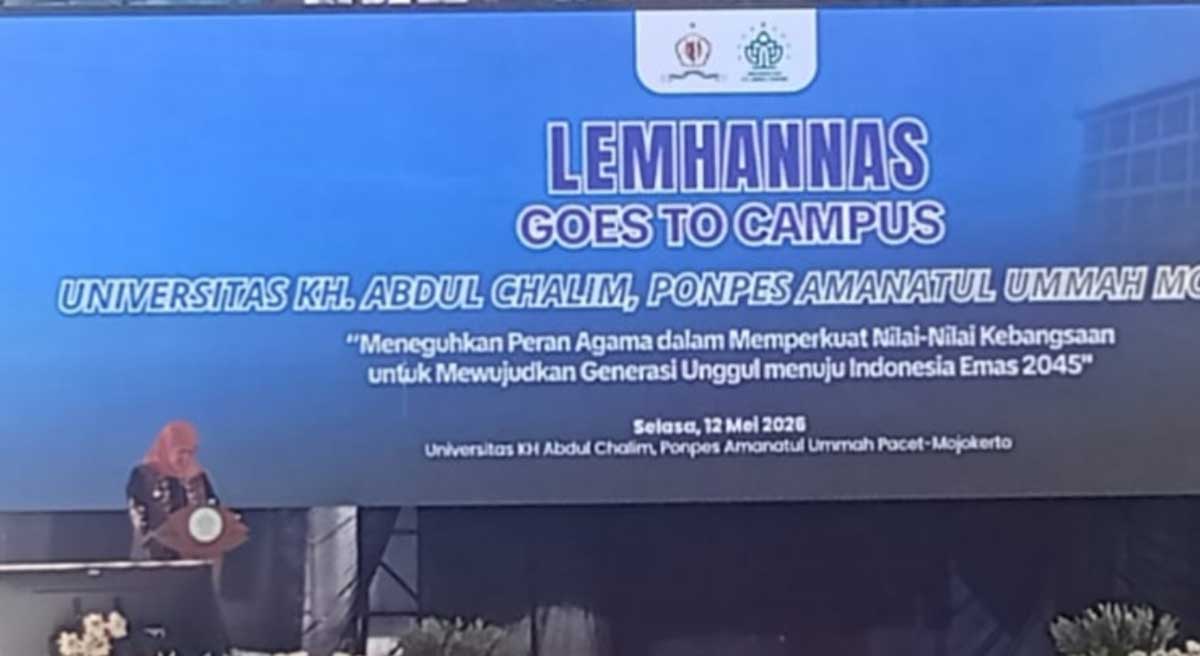 Gubernur Khofifah saat memberi sambutan.