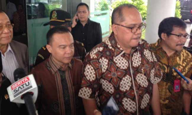 Pimpinan Mahkamah Kehormatan Dewan mendatangi Kejaksaan Agung, Jakarta, Kamis (19/12/2015), untuk meminta rekaman asli percakapan Ketua DPR Setya Novanto dan Bos Freeport Maroef Sjamsoeddin. foto: kompas