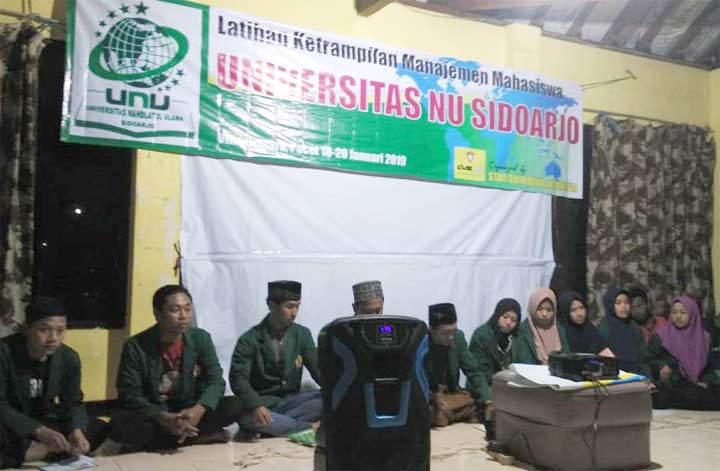 PEMBEKALAN: Mahasiswa Unusida saat mengikuti LKMM-TM yang digelar tiga hari. foto: ist