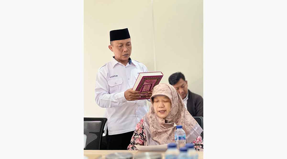 Pengambilan sumpah yang dilakukan petugas dari Kantah Kabupaten Pasuruan.