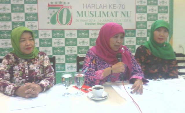 Khofifah IP, saat membuka Press Conference, di salah satu rumah makan, di Kota Malang, Minggu (20/03). foto: iwan irawan / BANGSAONLINE