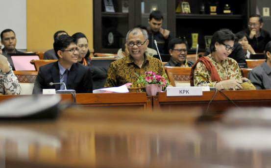 Ketua KPK Agus Raharjo dan pimpinan KPK lainya saat memberikan penjelasan terkait kajian hasil audit KPK di Komisi III DPR Selasa (14/6).