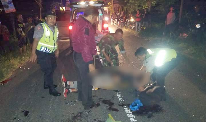 Salah satu korban saat hendak dievakuasi ke Puskesmas Montong.