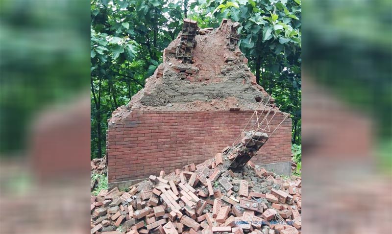 Gapura Gumeng yang mendadak ambruk. 