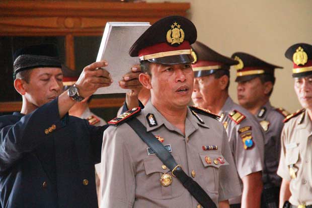Serah terima jabatan Kasatlantas Polres Ngawi kepada
pejabat yang baru.