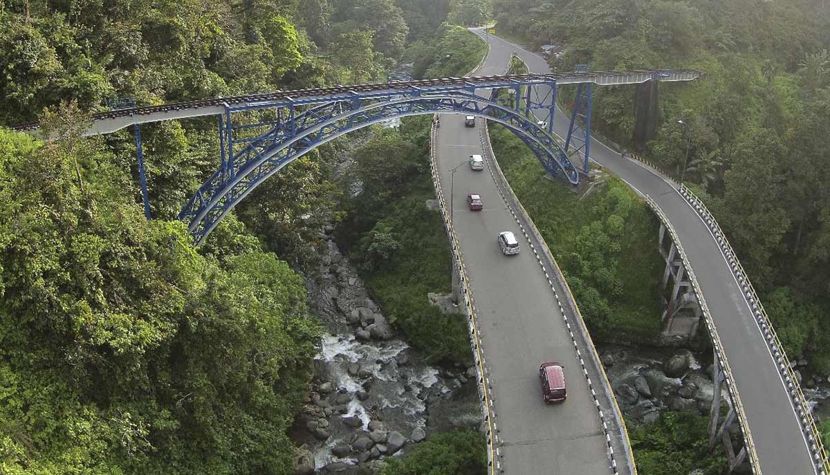 Jembatan Lembah Anai Padang Panjang, Sumatera Barat, yang dibangun menggunakan produk SIG. Foto: Ist