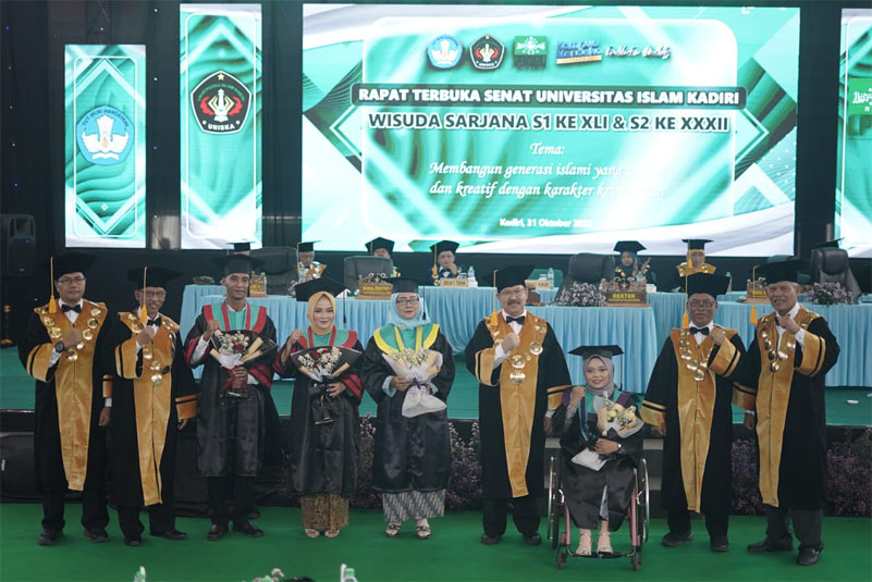 Uniska Kediri Beri Apresiasi Istimewa Dua Wisudawan Difabel dan Lansia
