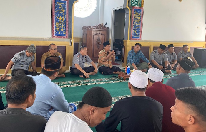Gus Mamang didampingi para petugas Lapas Pemuda saat berikan Motivasi kepada WBP