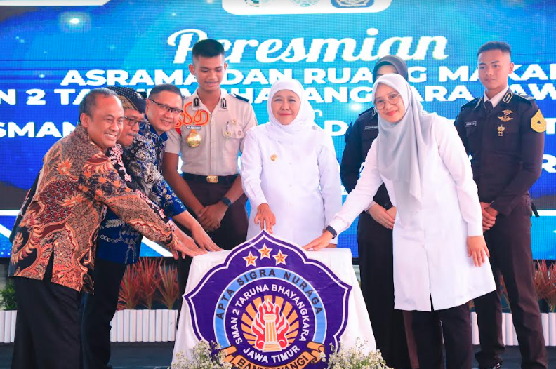 Gubernur Khofifah saat peresmian Wisma Aryasatya SMAN 2 Taruna Bhayangkara Banyuwangi (dok. Ist)
