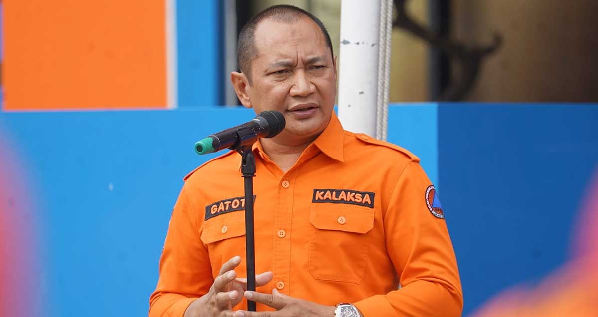 Kalaksa BPBD Jatim saat memberi arahan terkait hujan dan banjir hingga Maret 2026.