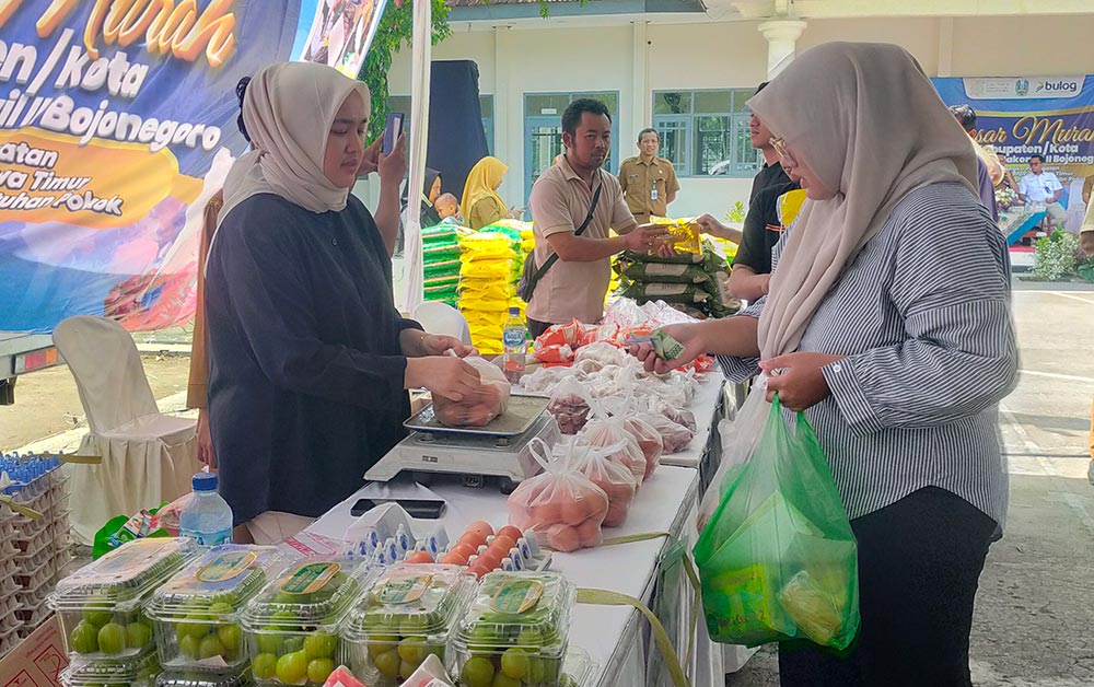 Pasar murah di Bojonegoro.