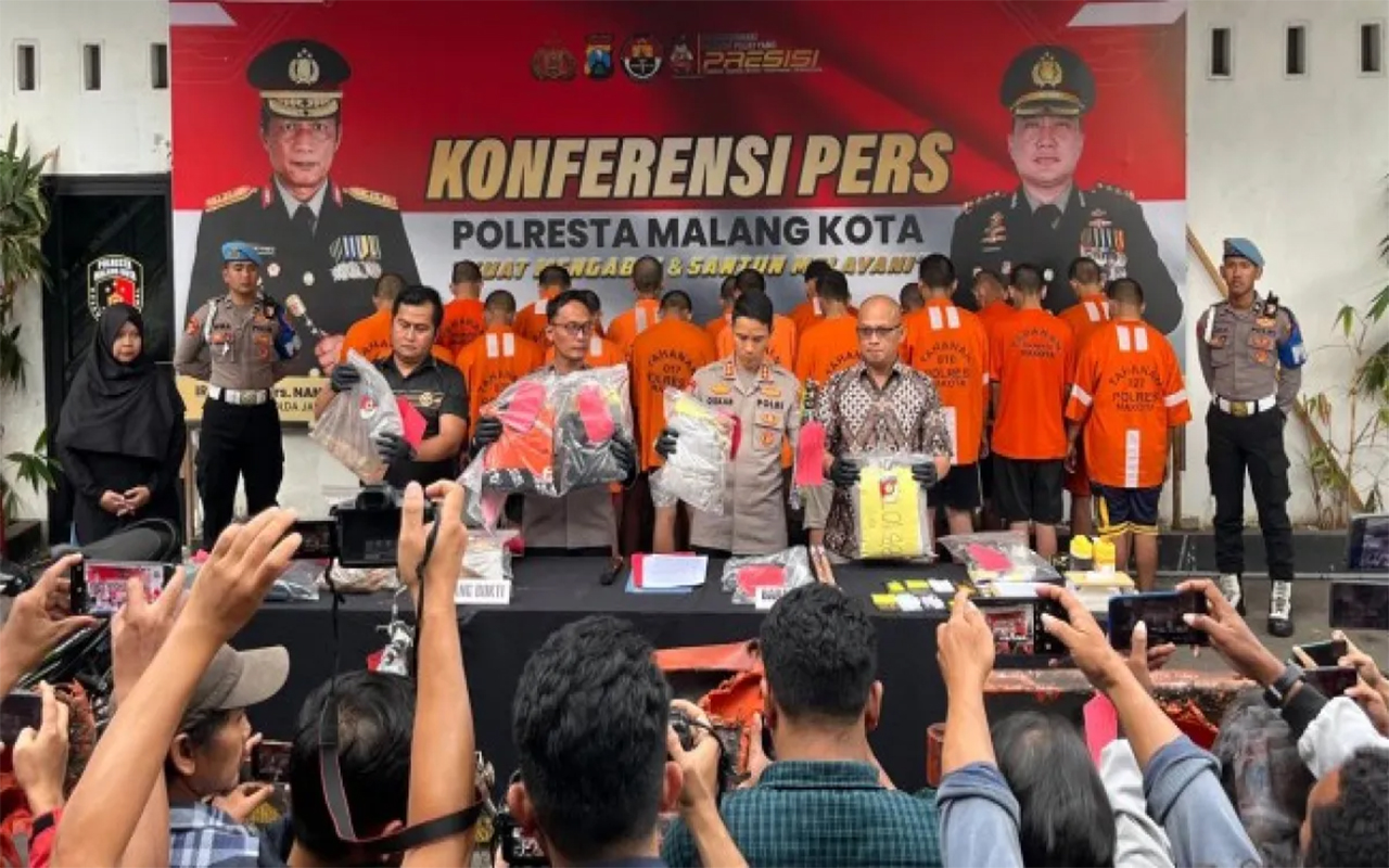 Para Tersangka di Mapolresta Malang Kota, Jumat (26/9/2025), Foto: JatimTIMES