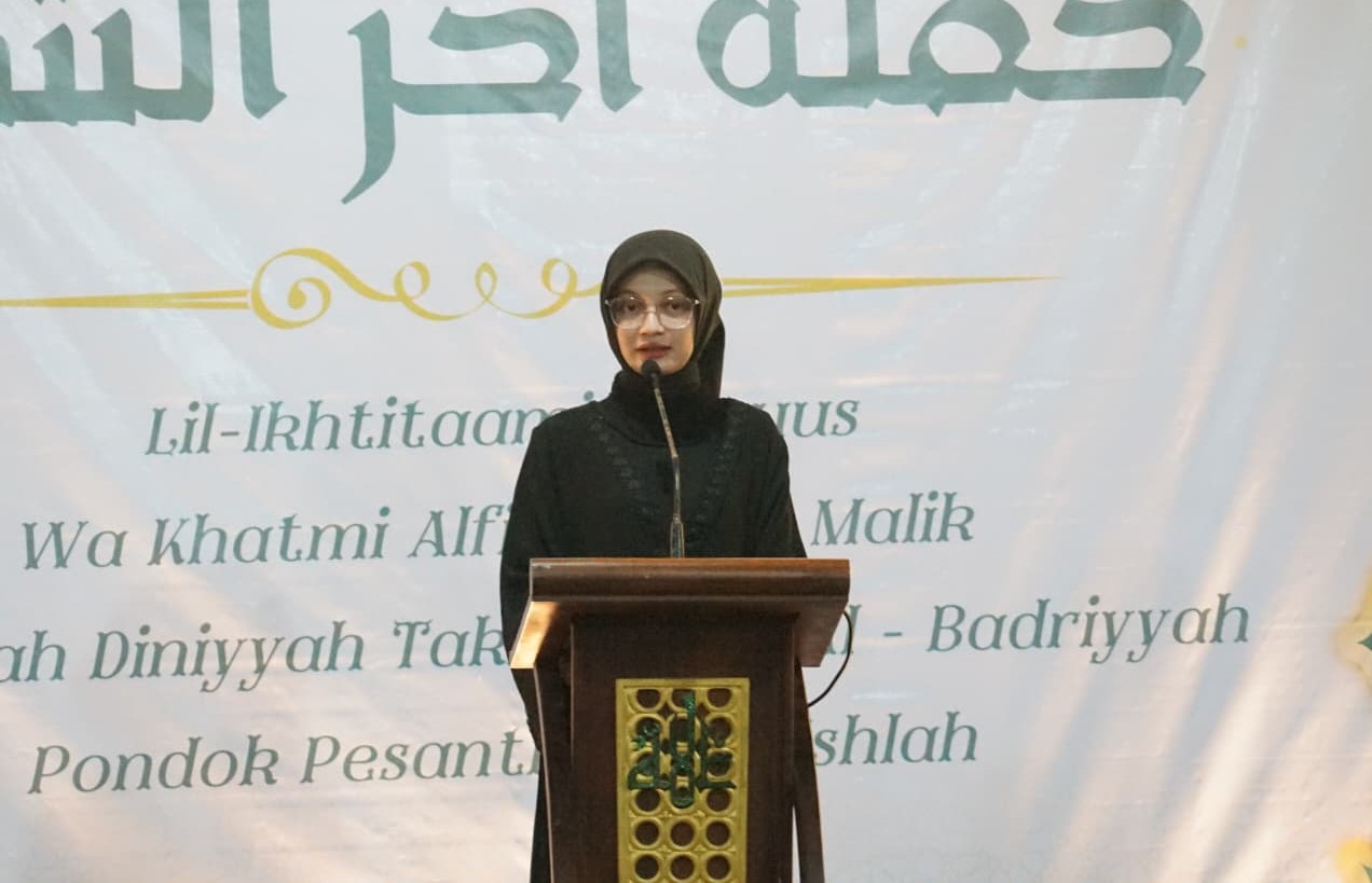 Wali Kota Kediri saat memberikan sambutan di acara Haflah Akhirussanah Al Badriyyah PP Al Ishlah. (Ist)