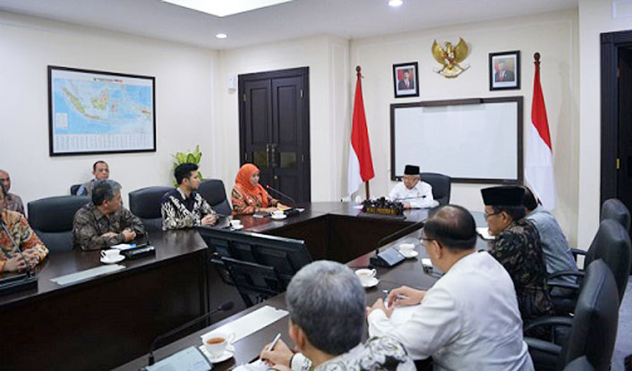 Khofifah bersama tim saat berkunjung ke Kantor Istana Wakil Presiden RI di Jakarta Pusat pada Jumat (17/1) siang.