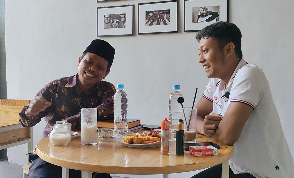 Al Hallaj Muhyiddin (kiri) dalam podcast di Channel YouTube TV BANGSA.