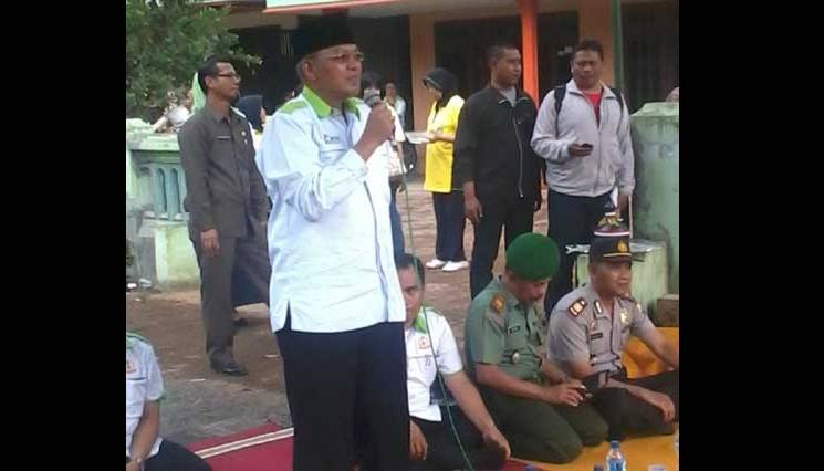 Bupati Malang, H Rendra saat memberi sambutan peresmian jalan. (foto: tuhu priyono/BANGSAONLINE)