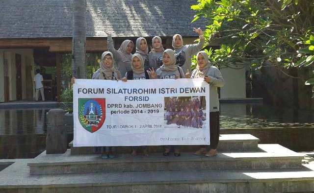 Forsid saat plesir ke Lombok awal April 2016. foto: facebook
