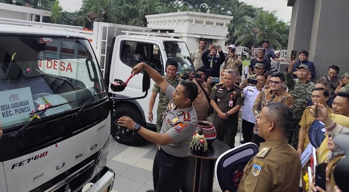 Penyerahan kendaraan operasional Koperasi Desa/Kelurahan Merah Putih di Kabupaten Kediri. Foto: Ist
