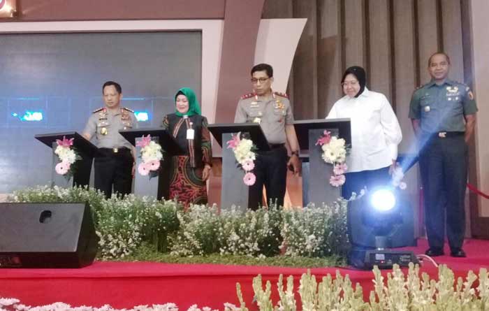 DARI KIRI: Kapolri Jedral Tito Karnavian, Ketua Pusat Bhayangkari Tri Tito Karnavian, Kapolda Irjen Pol Machfud Arifin, dan Wali Kota Tri Rismaharini.