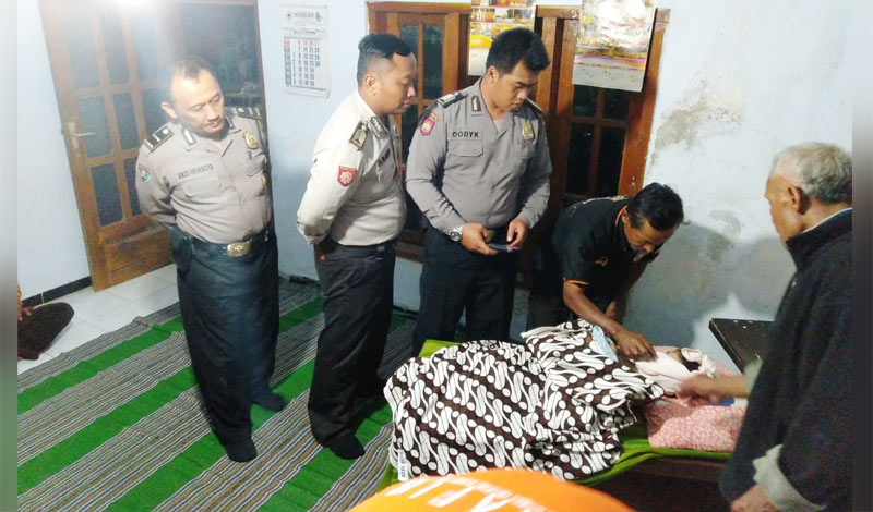 Korban langsung dibawa ke rumah duka usai dievakuasi.