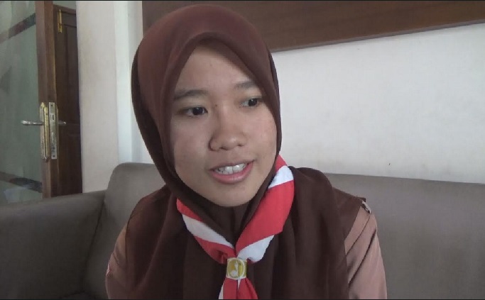 Fera Febiyanti murid SMKN Mojoagung, Jombang  lulusan UNBK terbaik.