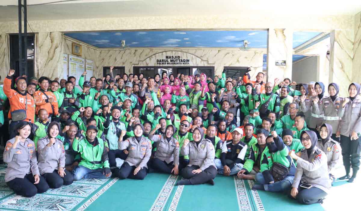 Perayaan HUT Polwan di Kota Mojokerto.