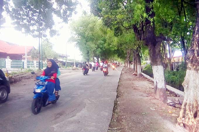 Proyek Pelebaran Jl Gununggangsir Pasuruan.