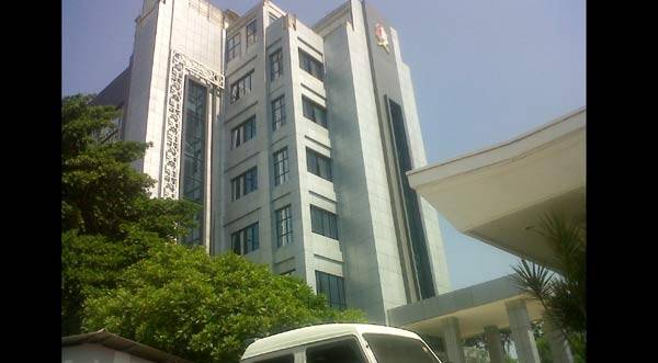 Gedung baru Pemkab Bojonegoro yang saat ini masih dibangun. (foto: eki nurhadi/BANGSAONLINE)