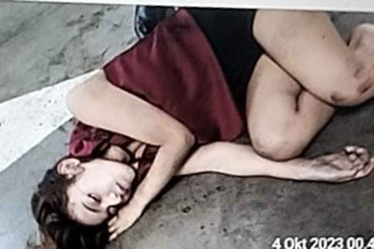 Tangkapan layar rekaman CCTV janda cantik beranak satu yang meninggal usai percekcokan dengan kekasihnya.