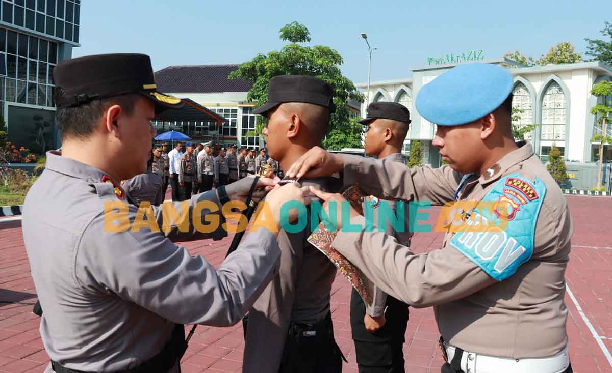 Kapolres Gresik, AKBP Adhitya Panji Anom, saat penyambutan siswa Diktukba Polri gelombang II tahun ajaran 2023. Foto: SYUHUD/BANGSAONLINE
