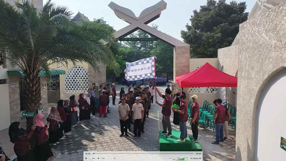 Wakil Wali Kota Kediri Qowimuddin saat memberangkatkan Jalan Sehat Kreasi. (Ist)