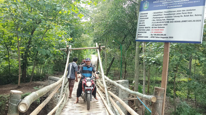 Baru Dianggarkan Rp 199 Juta, Jembatan di Ponorogo ini Berwujud Bambu dan Sesek