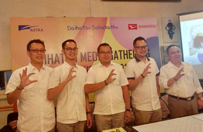 Direksi Daihatsu Sales Operation Jatim saat press conference.