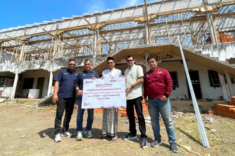 SIG Salurkan Bantuan untuk Santri serta Komunitas Anak Muda di Situbondo dan Bondowoso