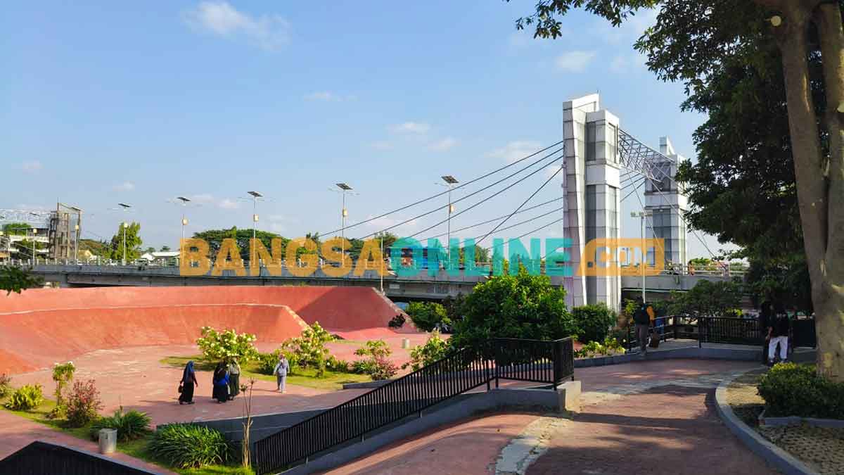 Jembatan Brawijaya yang akan menjadi ikon kebanggaan Kota Kediri. Foto: MUJI HARJITA/BANGSAONLINE