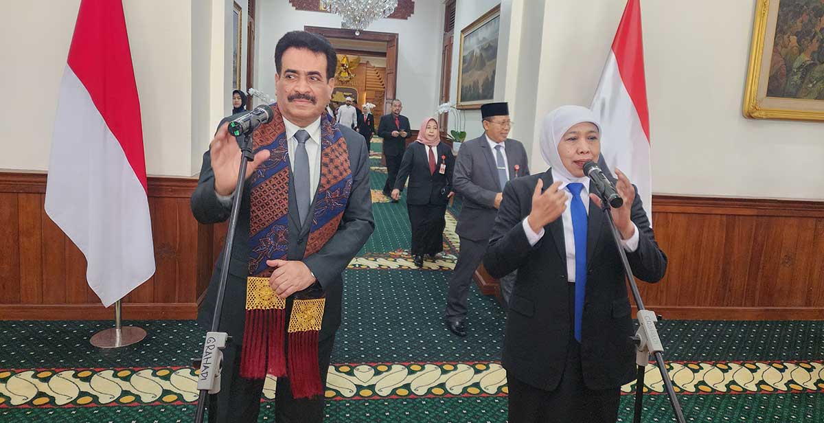 Gubernur Khofifah saat memberi sambutan ketika menerima kunjungan Duta Besar Luar Biasa dan Berkuasa Penuh Republik Yaman untuk Republik Indonesia, H.E. Salem Ahmed Abdulrahman Balfakeeh, di Gedung Negara Grahadi, Surabaya.