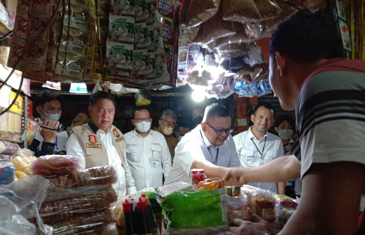 Kegiatan saat sidak di Pasar Wonokromo.