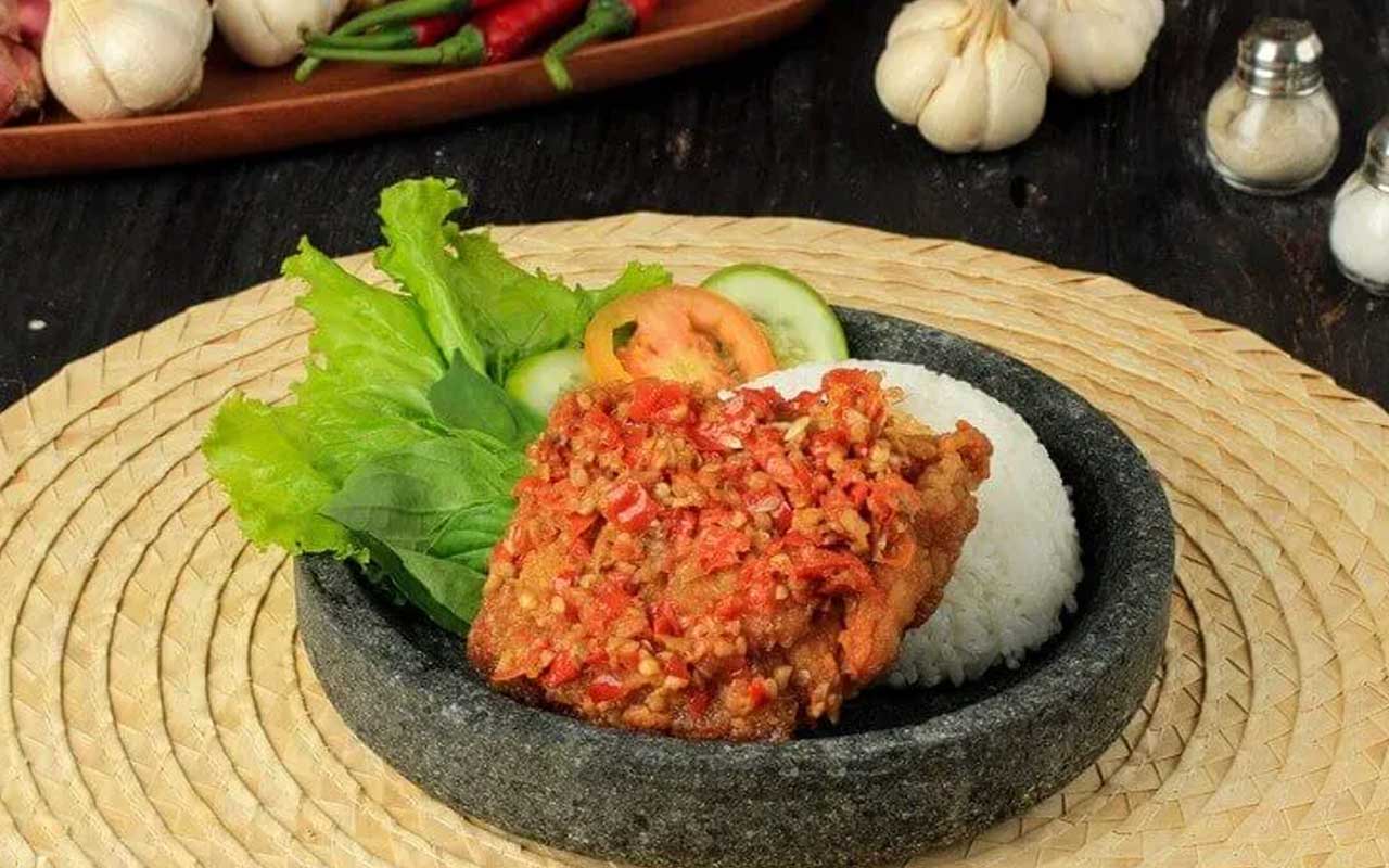 Mudah! Ini Resep dan Cara Buat Ayam Geprek dengan Bumbu Rumahan