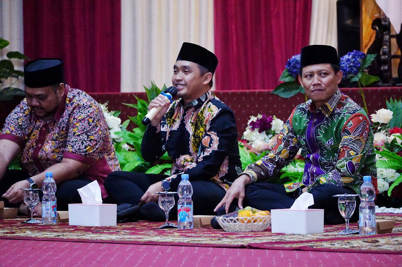 Wali Kota Pasuruan, Adi Wibowo (tengah) saat menyampaikan sambutan. Foto: Supardi/Bangsaonline.