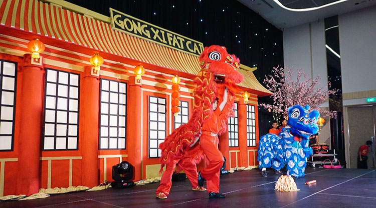 Barongsai yang bakal ditampilkan dalam perayaan Imlek 2022 di Novotel Samator Surabaya.