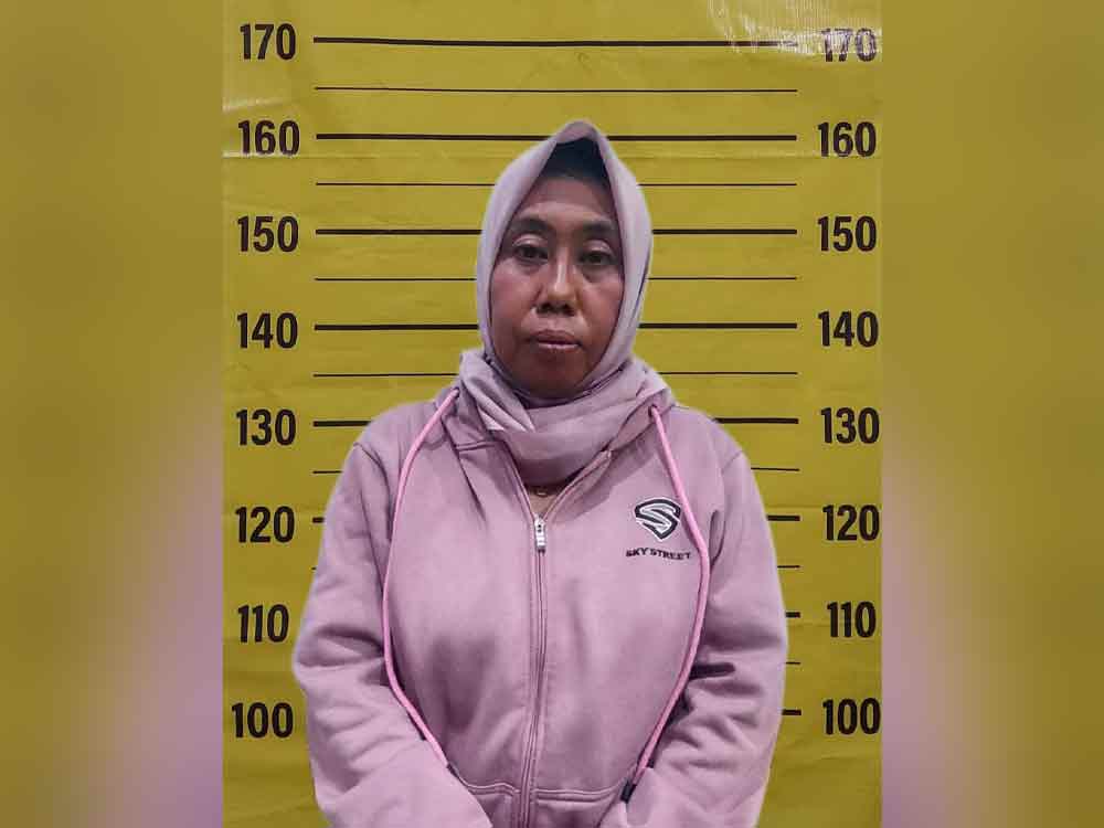 Anna Fardiana (40), Ratu Tipu Minyak Goreng yang bawa kabur uang sebanyak Rp142,5 juta.