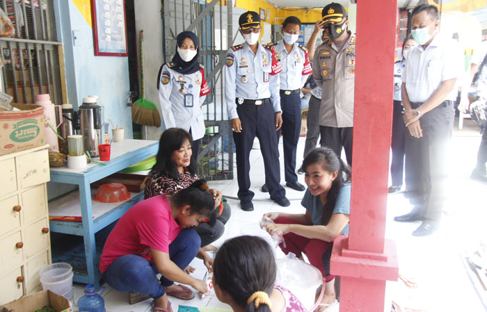 Kapolres Ngawi saat berkunjung ke lapas.