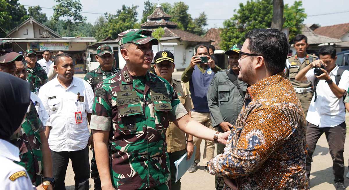 Bupati Kediri Dampingi Pangdam V/Brawijaya Tinjau Pembangunan Yonif TP