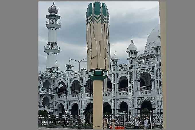 Kondisi Payung Madinah di Alun-Alun Kota Pasuruan yang kembali rusak.