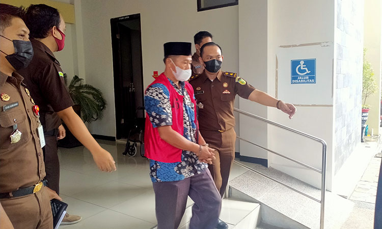 Pelaku FI digelandang ke Rutan Kelas 2 Trenggalek. (foto: ist)